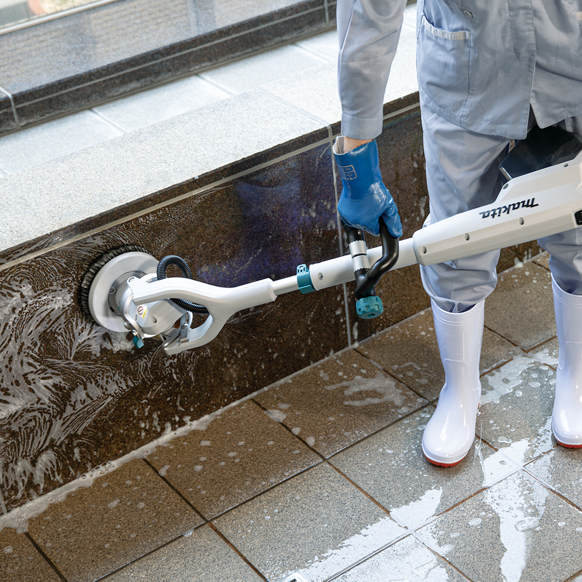 Makita 40V Max Brushless Scrubber 